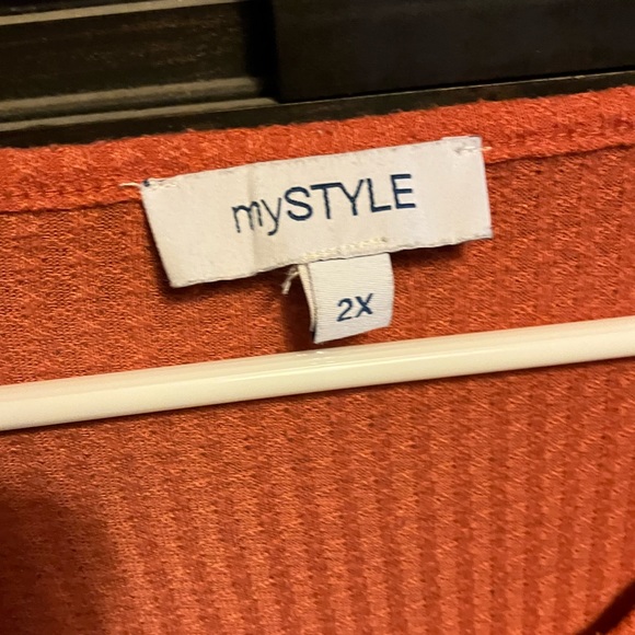 Coral 3/4 sleeve top - Picture 2 of 2